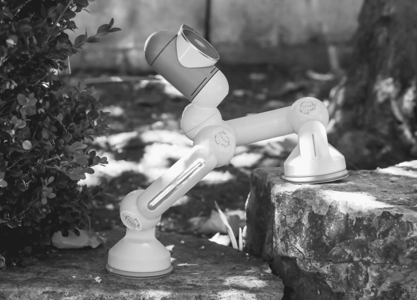 Professionisti della logistica che lavorano con strumenti AI